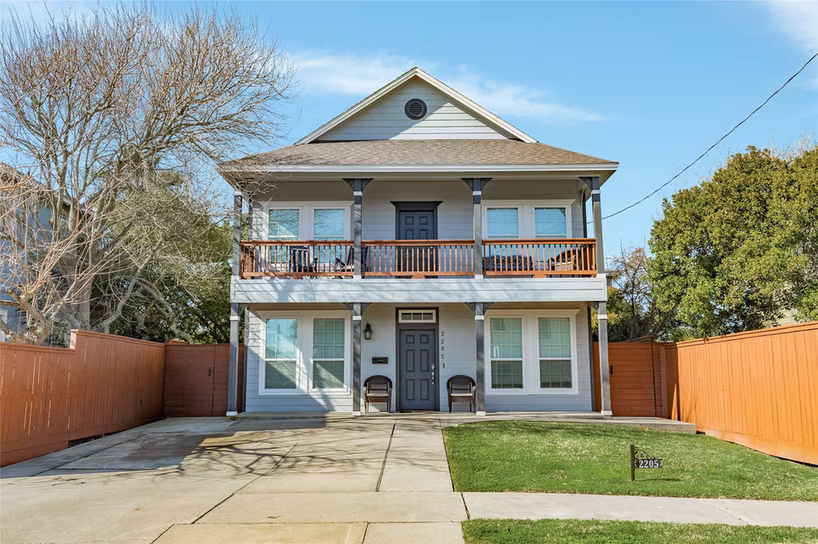Photo 4 of 2205 30th Street, Galveston, TX