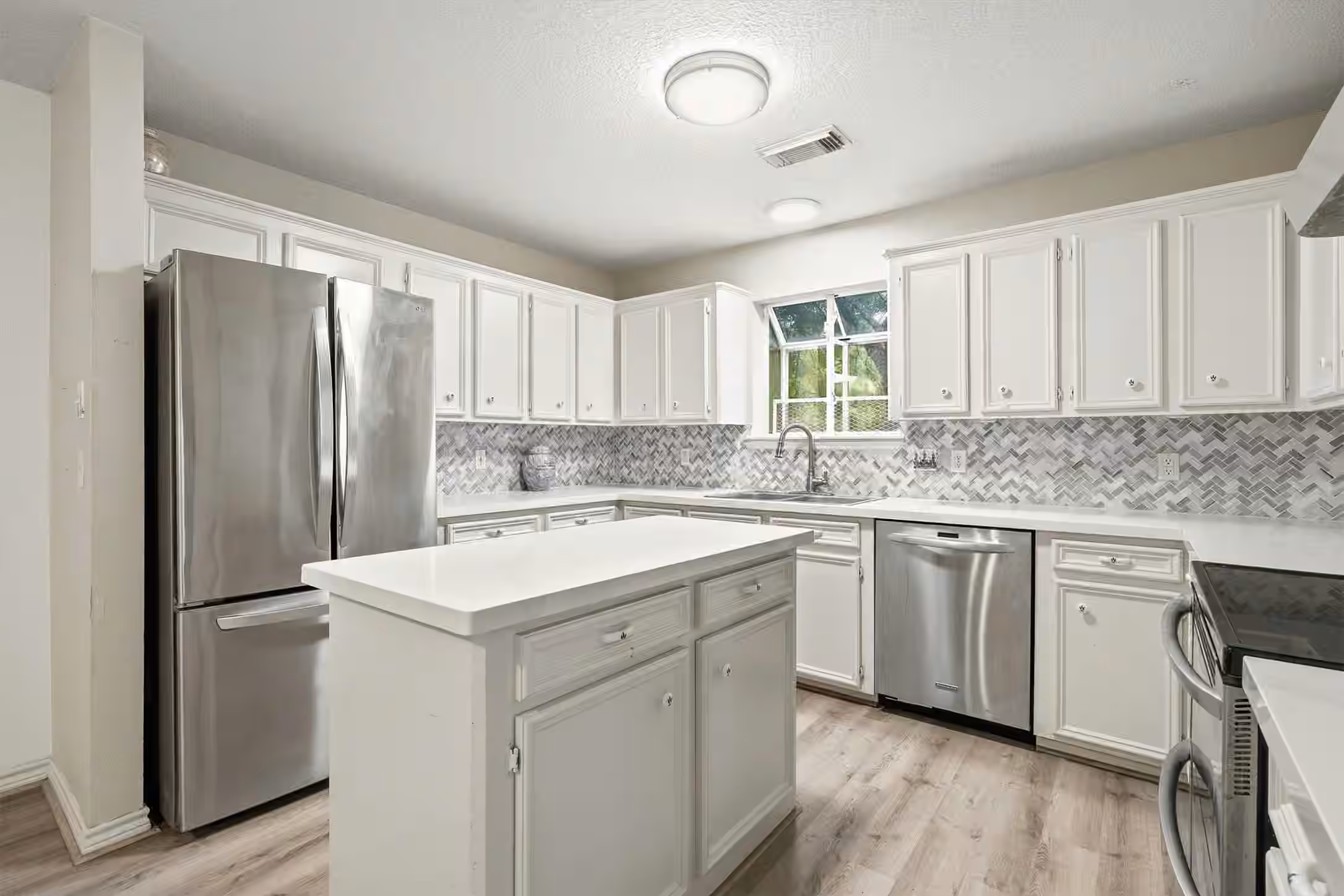 Photo 4 of 38 Woodbranch Drive, New Caney, TX