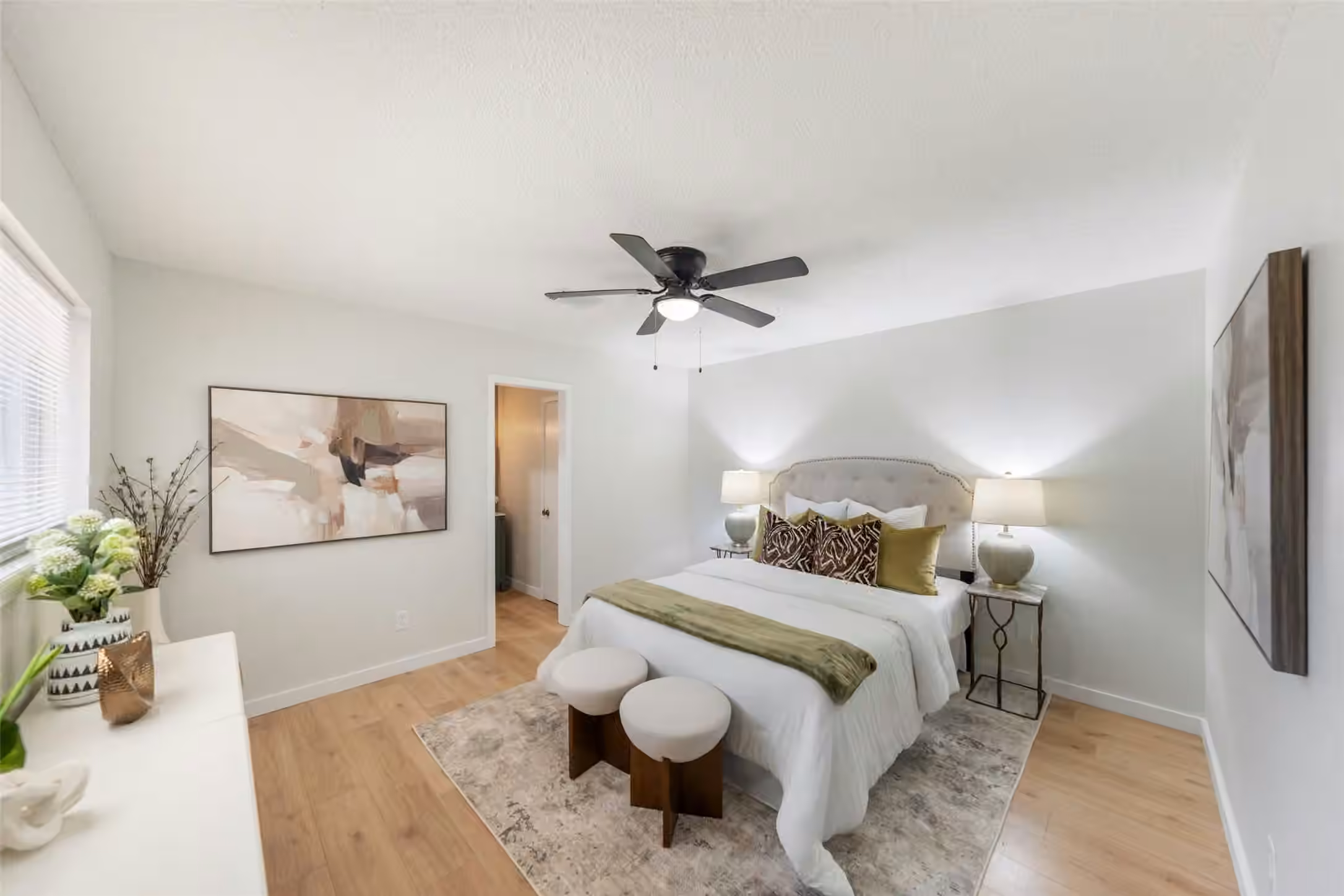 Photo 4 of 209 Pine Oak Drive, Highlands, TX