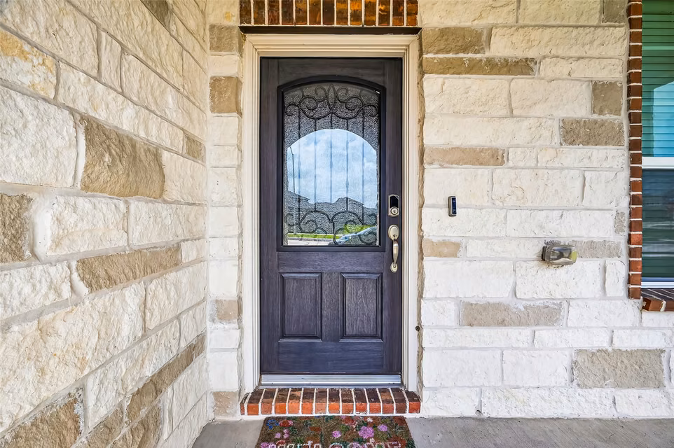 Photo 4 of 1115 Cloverdale Drive, Rosharon, TX