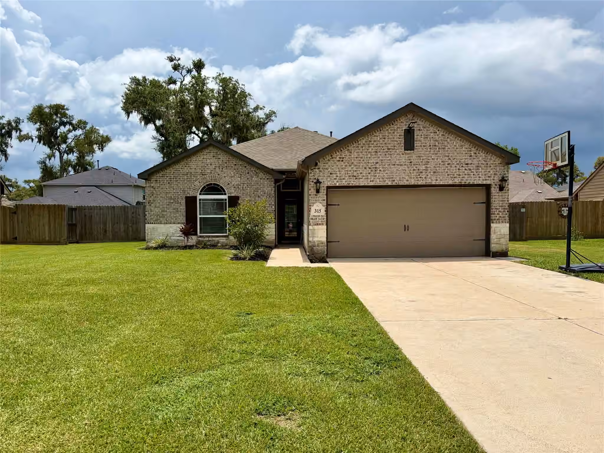 Photo 4 of 315 Woodhaven Drive, West Columbia, TX