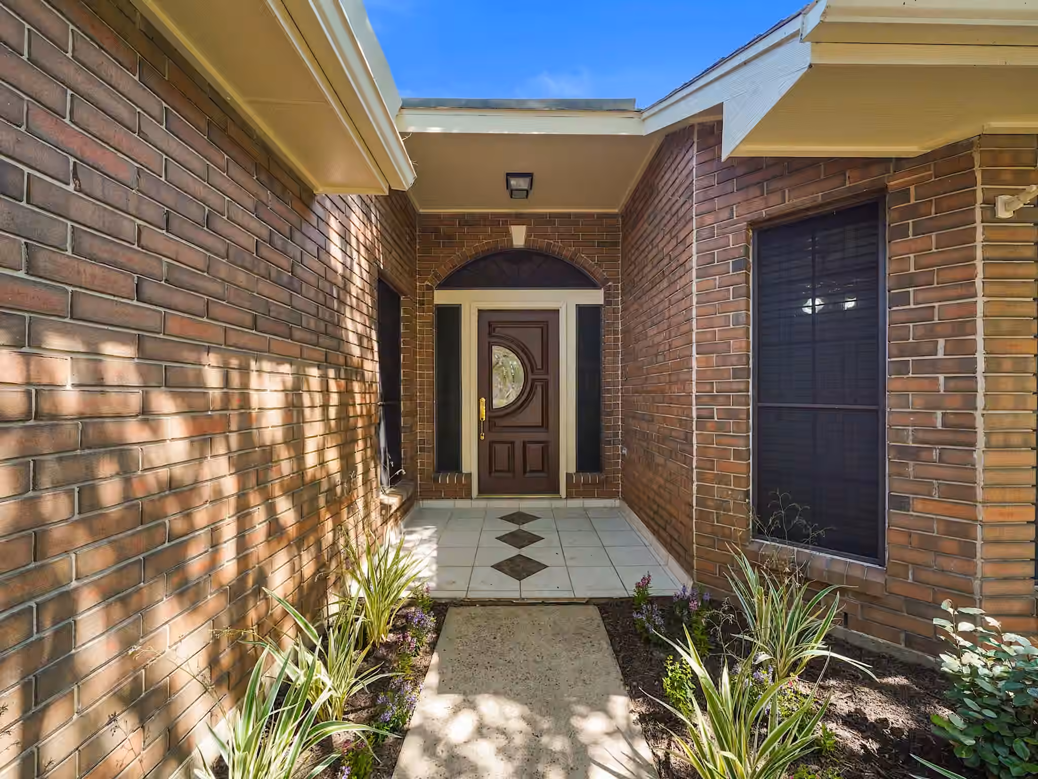 Photo 2 of 2711 N Peach Hollow Circle, Pearland, TX