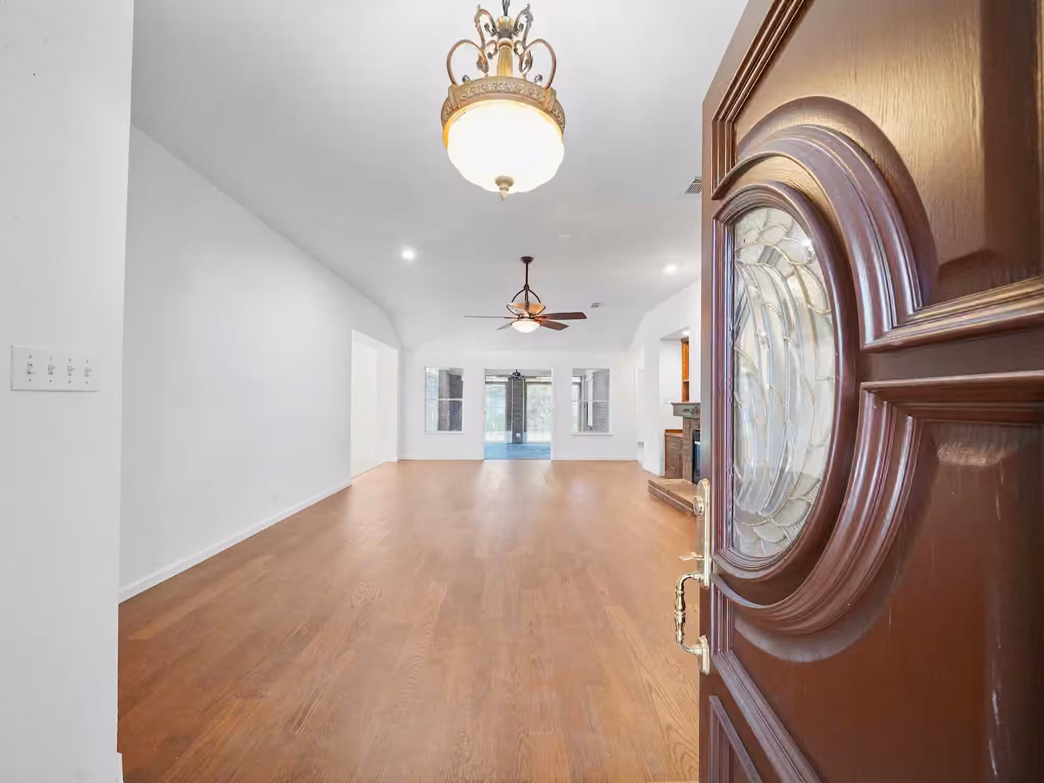 Photo 3 of 2711 N Peach Hollow Circle, Pearland, TX