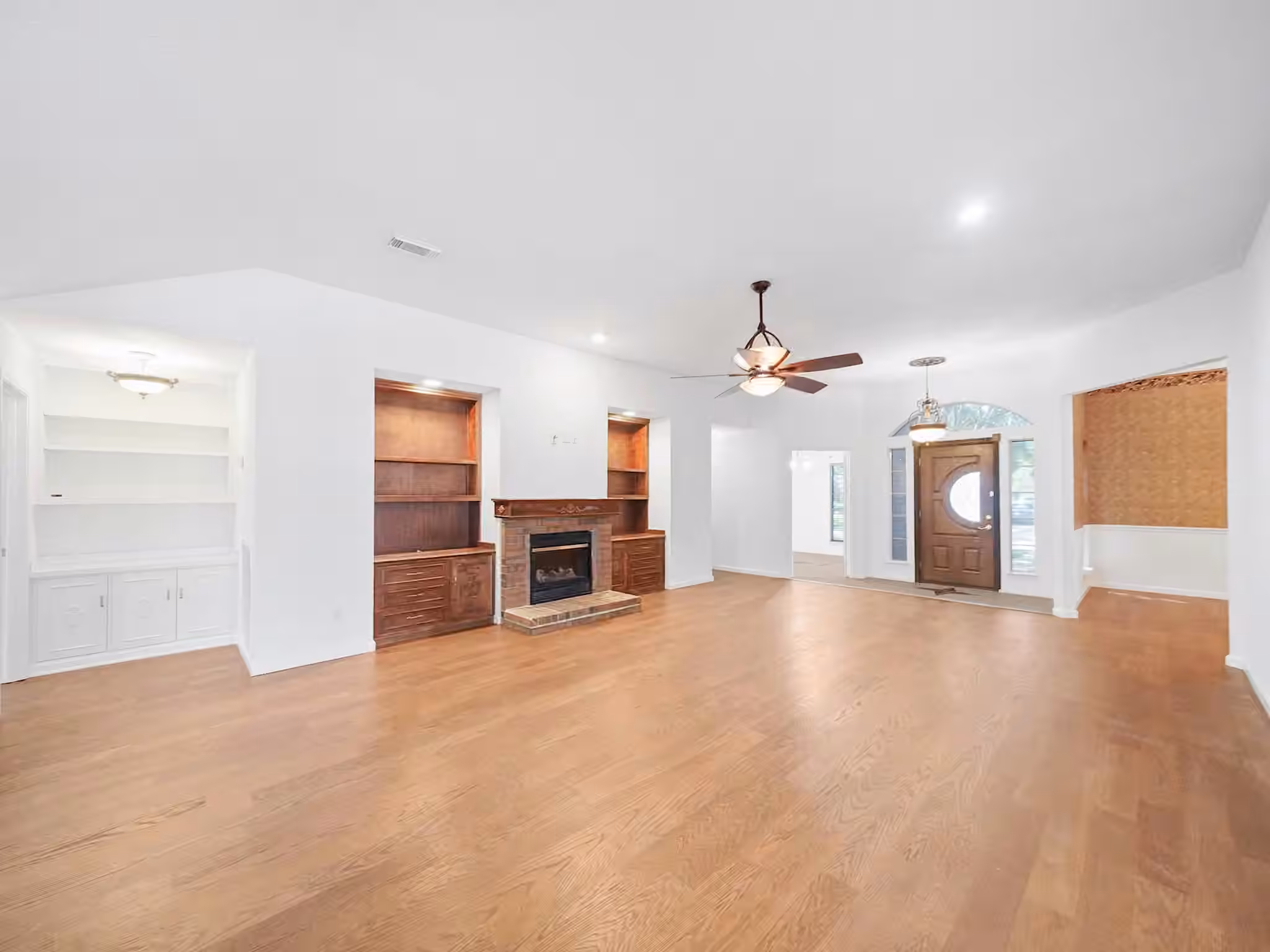 Photo 5 of 2711 N Peach Hollow Circle, Pearland, TX