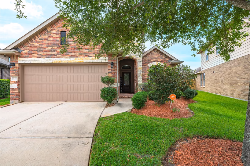 Photo 4 of 17107 Bedford Peak Court, Humble, TX