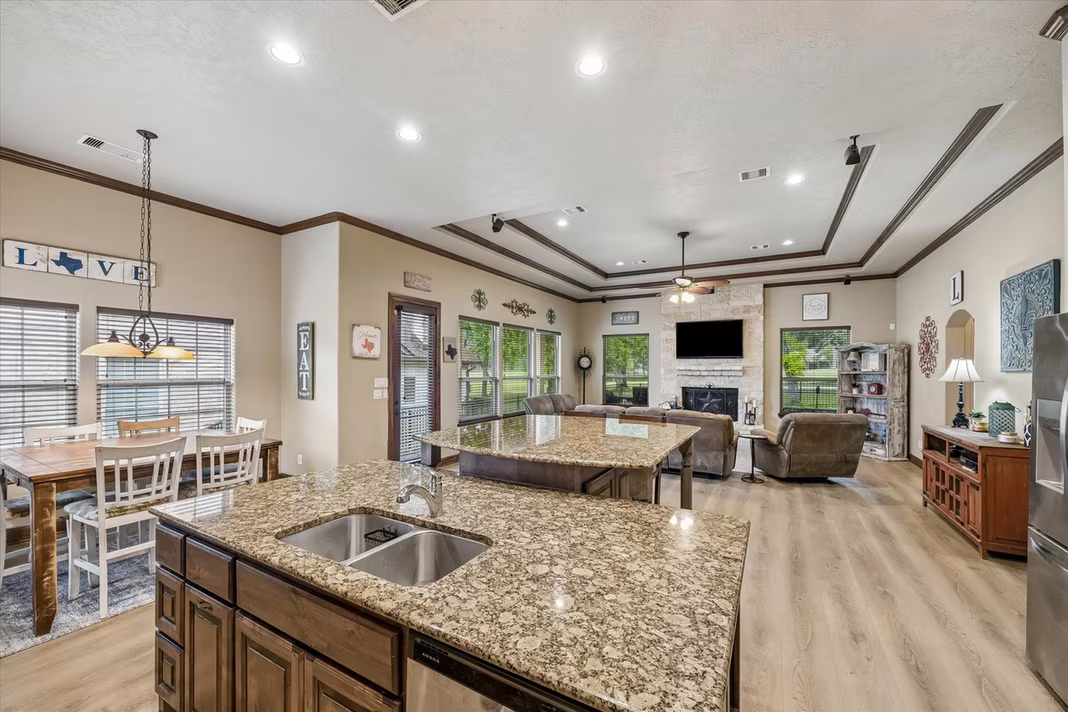 Photo 6 of 514 Pinehurst Drive, New Ulm, TX