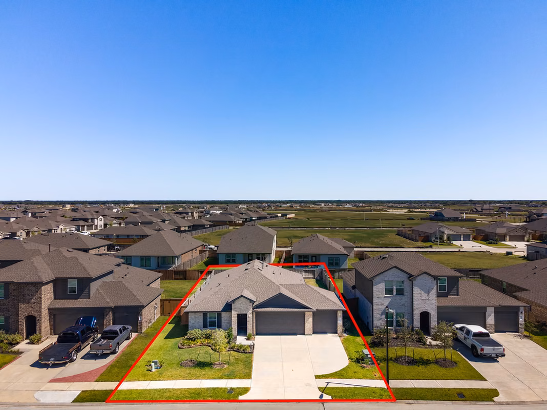 Photo 3 of 933 Neches Lane, Dayton, TX