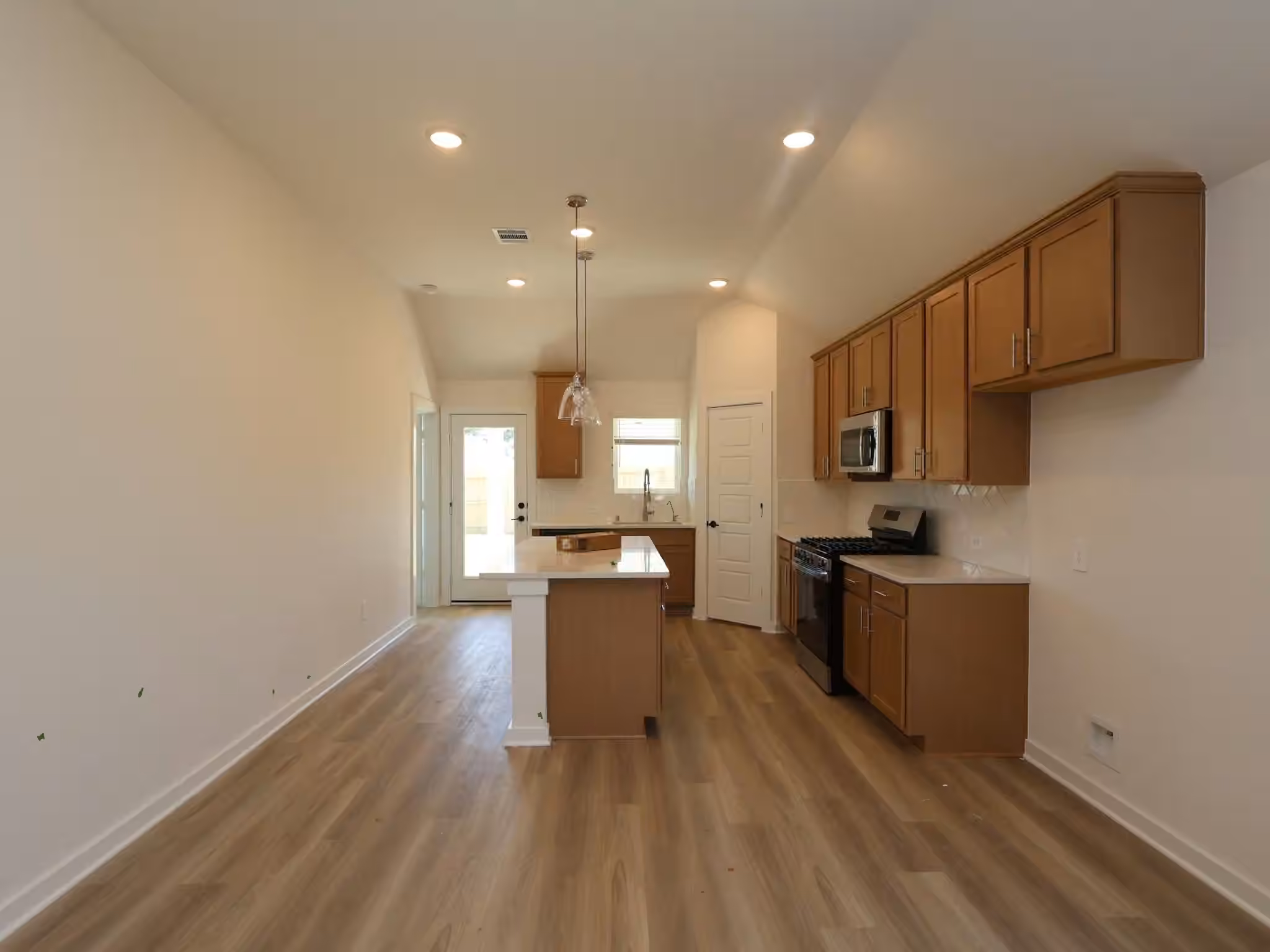 Photo 4 of 10236 Burton Path, Montgomery, TX