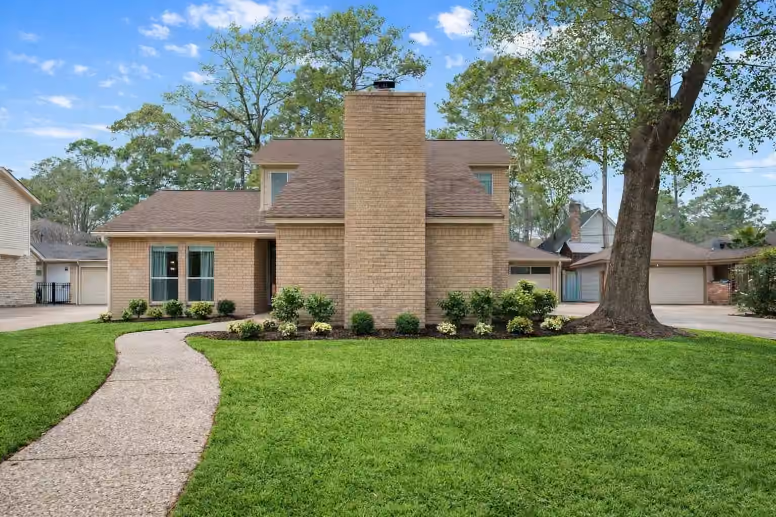 Photo 3 of 14907 Oak Bluff Court, Houston, TX