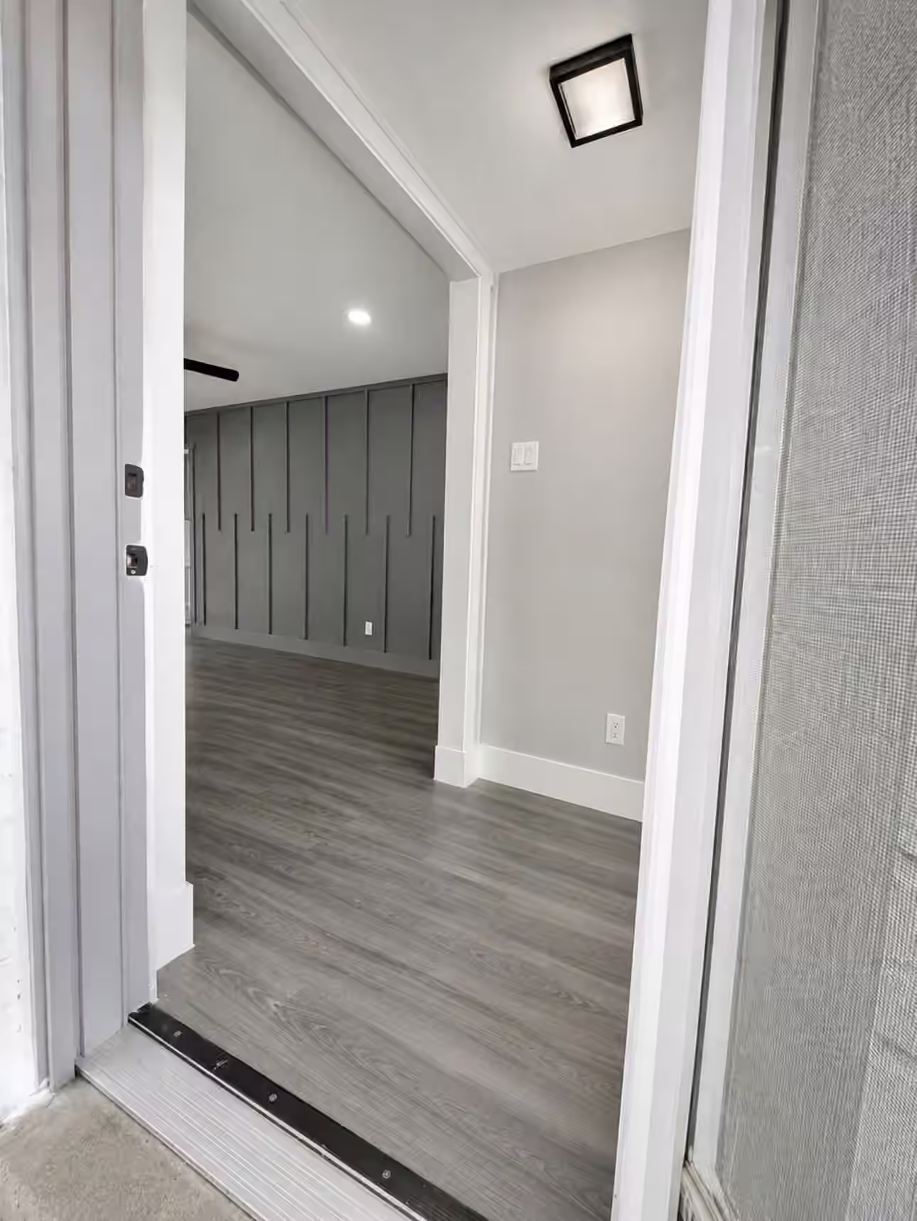 Photo 4 of 526 Hidden Valley Drive, Houston, TX