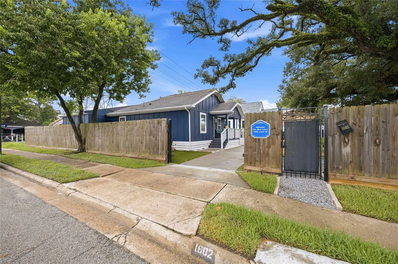 Photo 3 of 1602 Luzon Street, Houston, TX