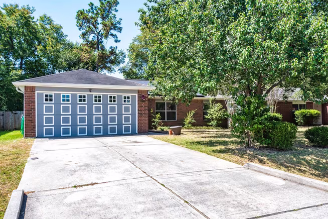 Photo 2 of 16330 Many Trees Lane, Conroe, TX