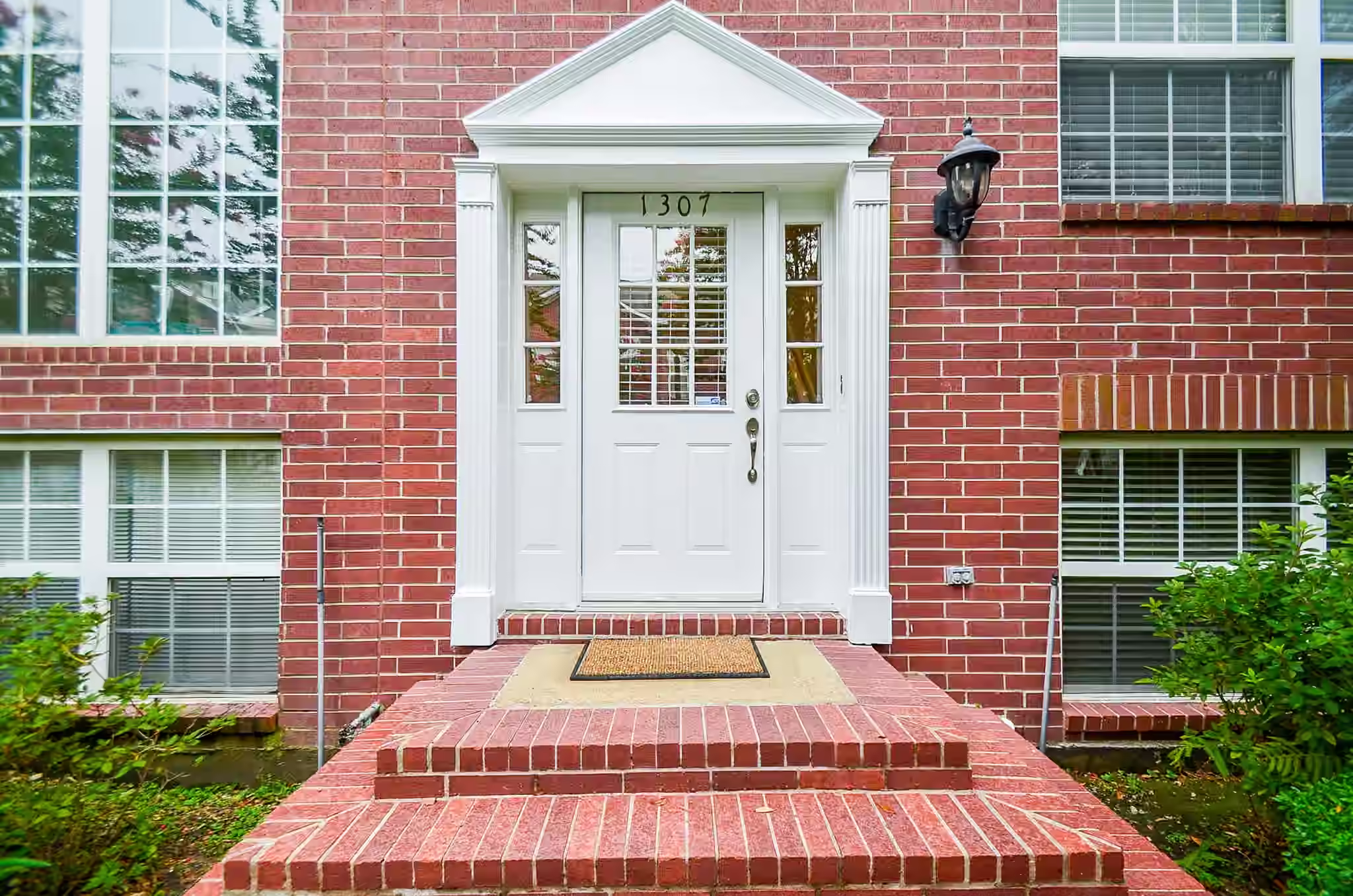 Photo 4 of 1307 Prospect Street, Houston, TX