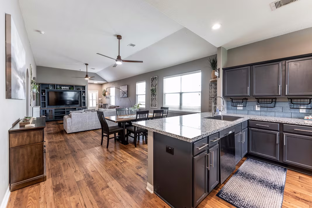 Photo 4 of 10880 S LAKE MIST LN, Willis, TX