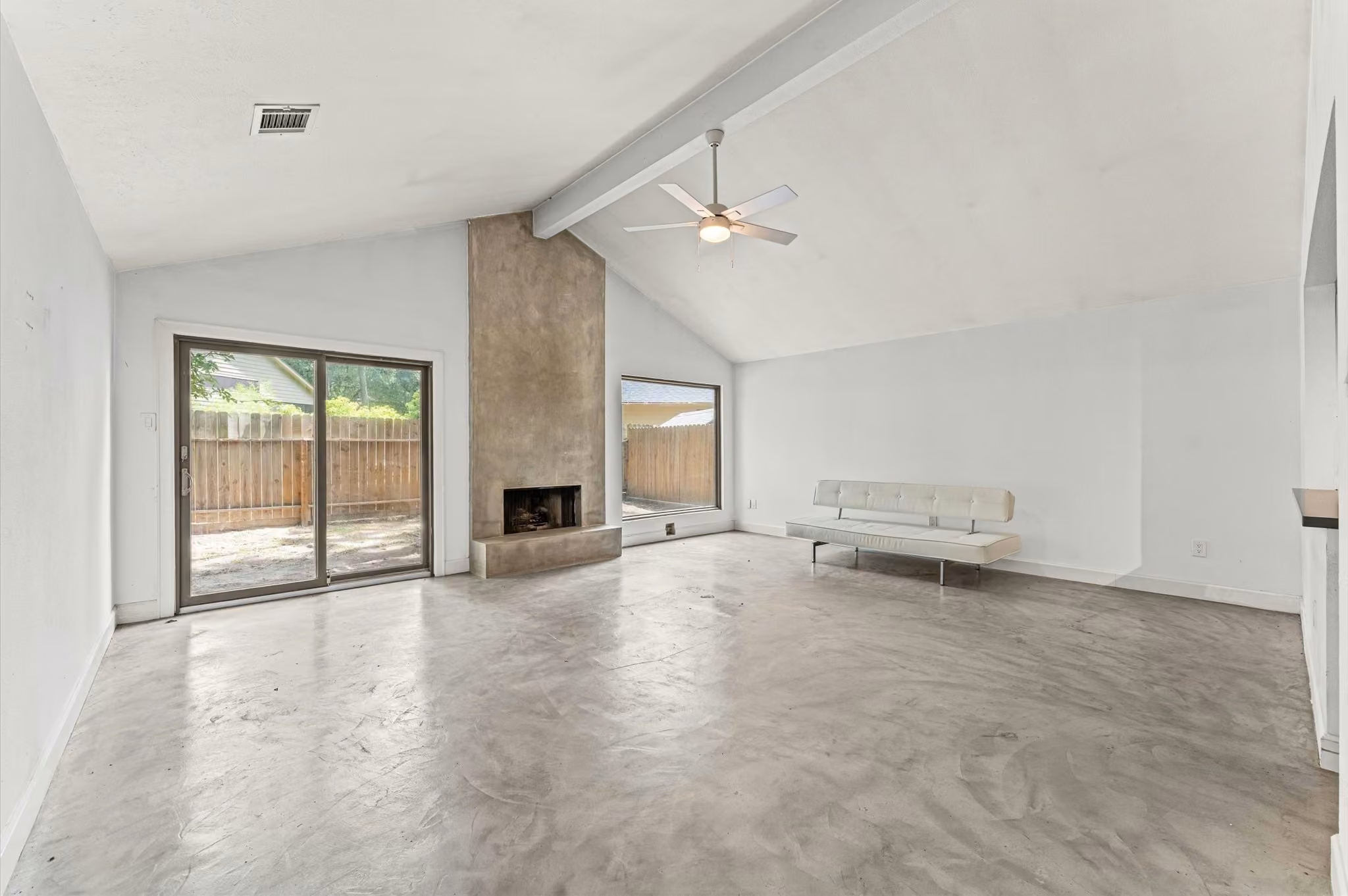 Photo 3 of 29 S High Oaks Circle, Spring, TX