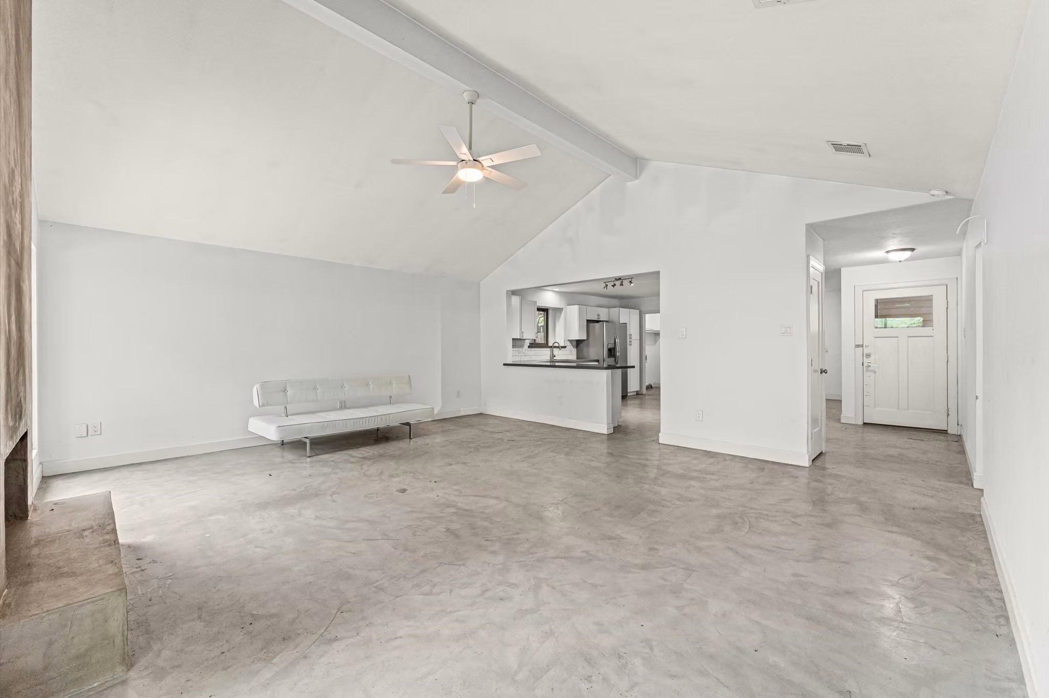 Photo 4 of 29 S High Oaks Circle, Spring, TX