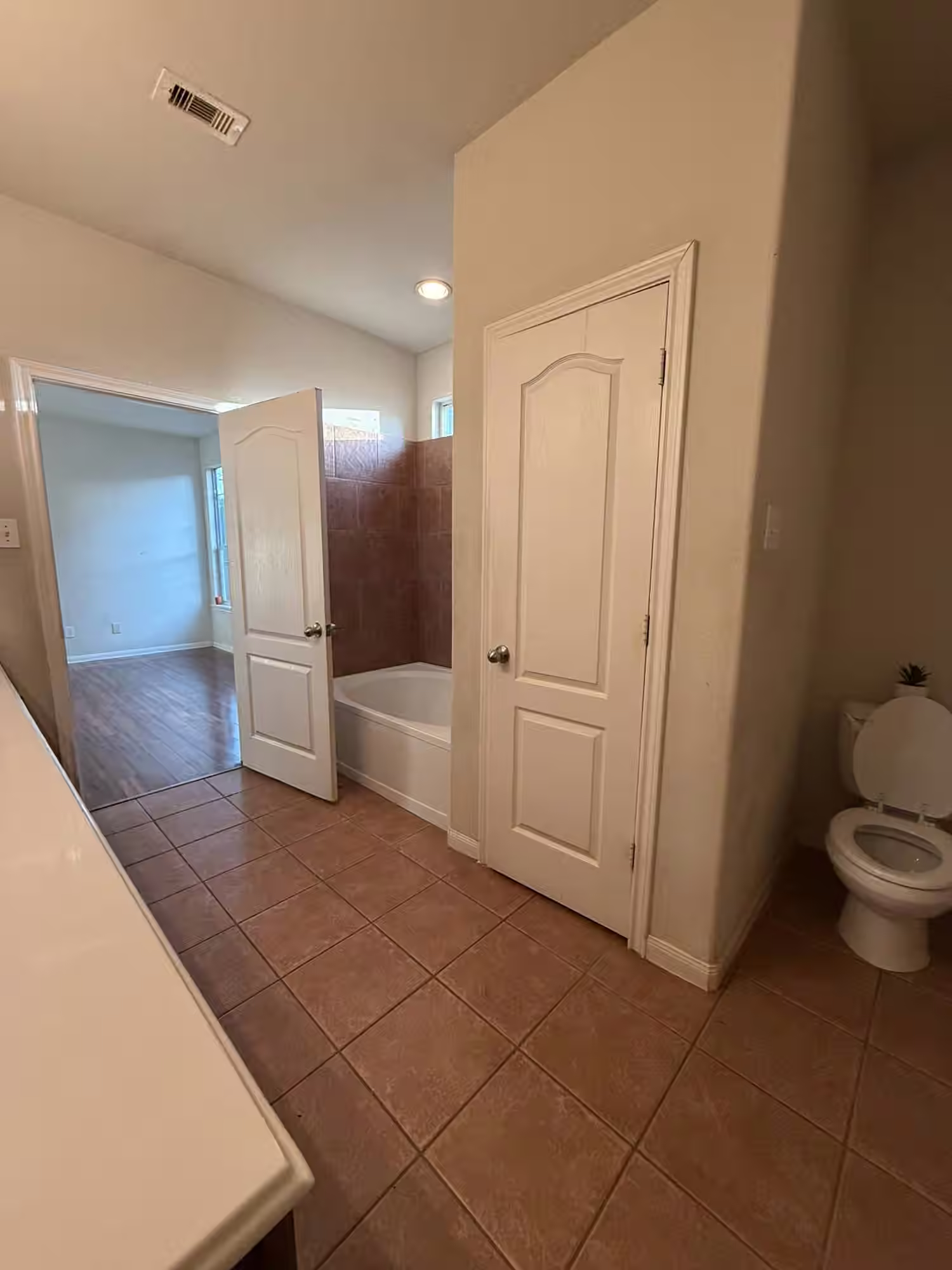 Photo 5 of 9429 Lambright Road, Houston, TX