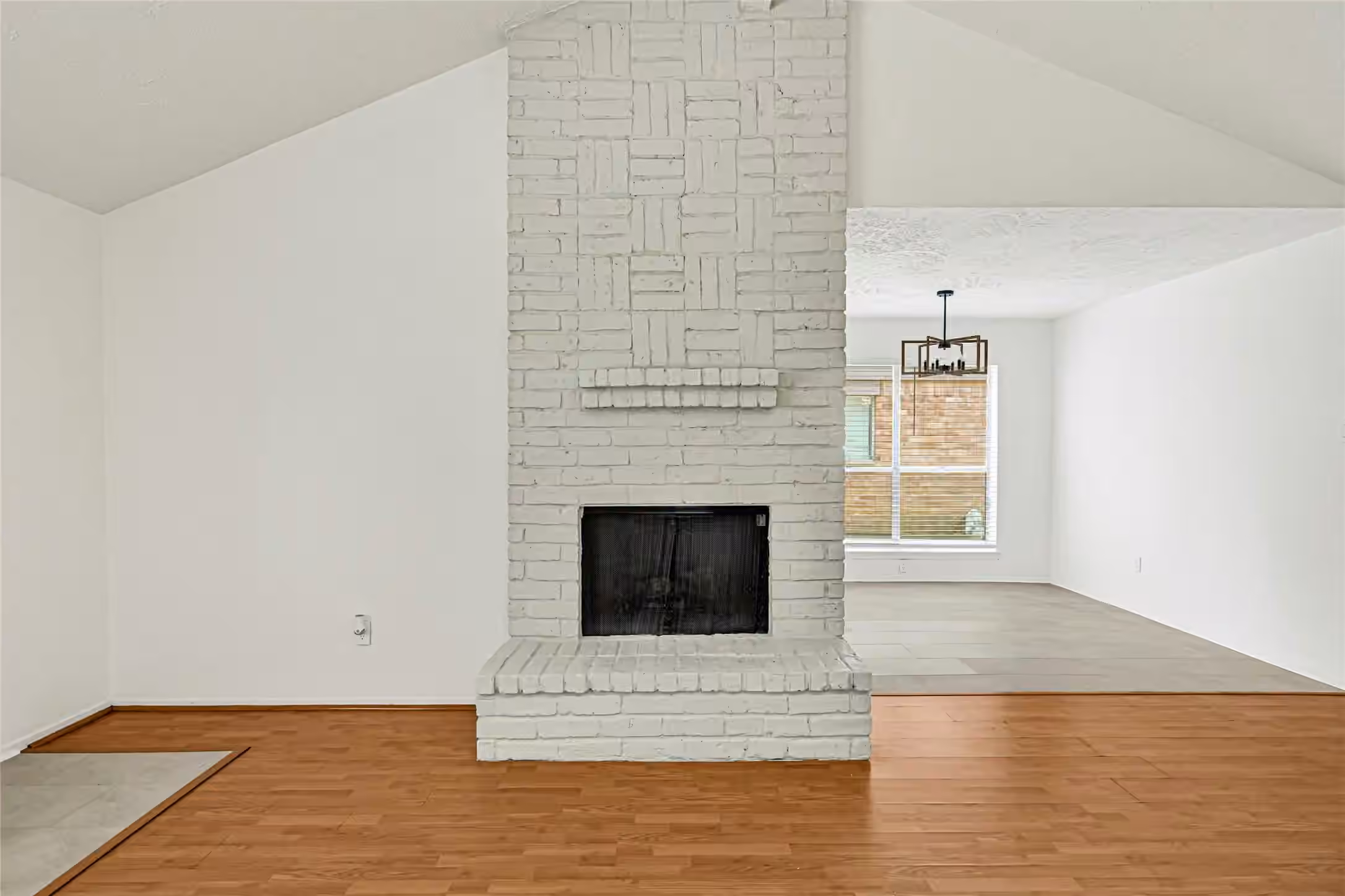 Photo 6 of 15922 Beechnut Street, Houston, TX