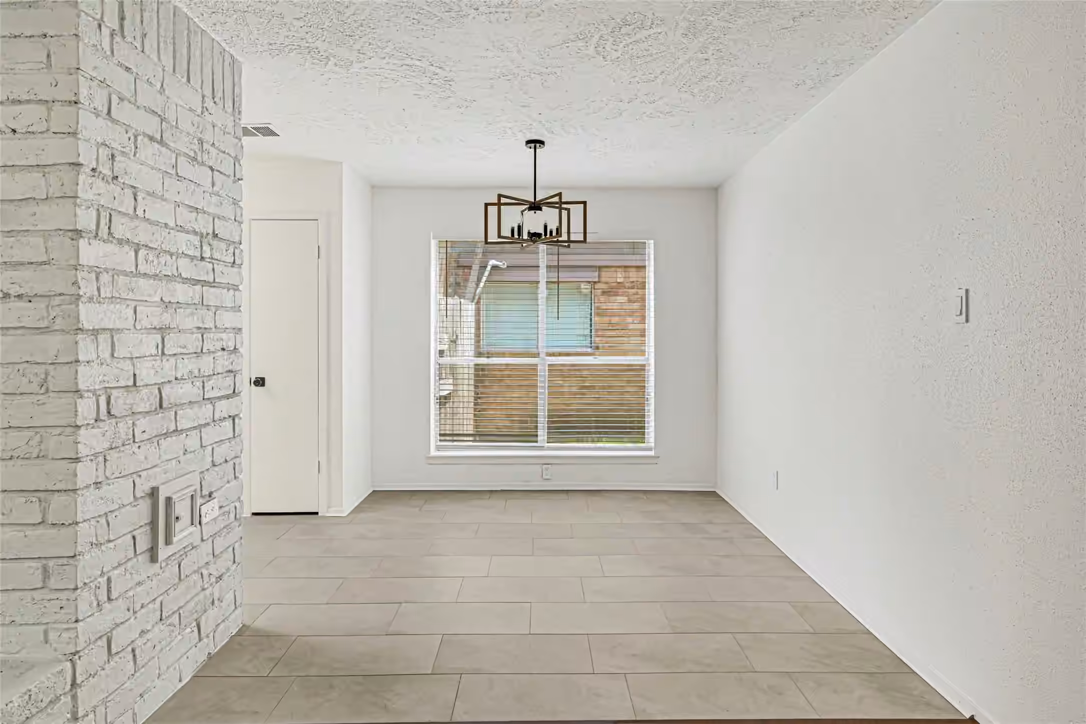 Photo 7 of 15922 Beechnut Street, Houston, TX