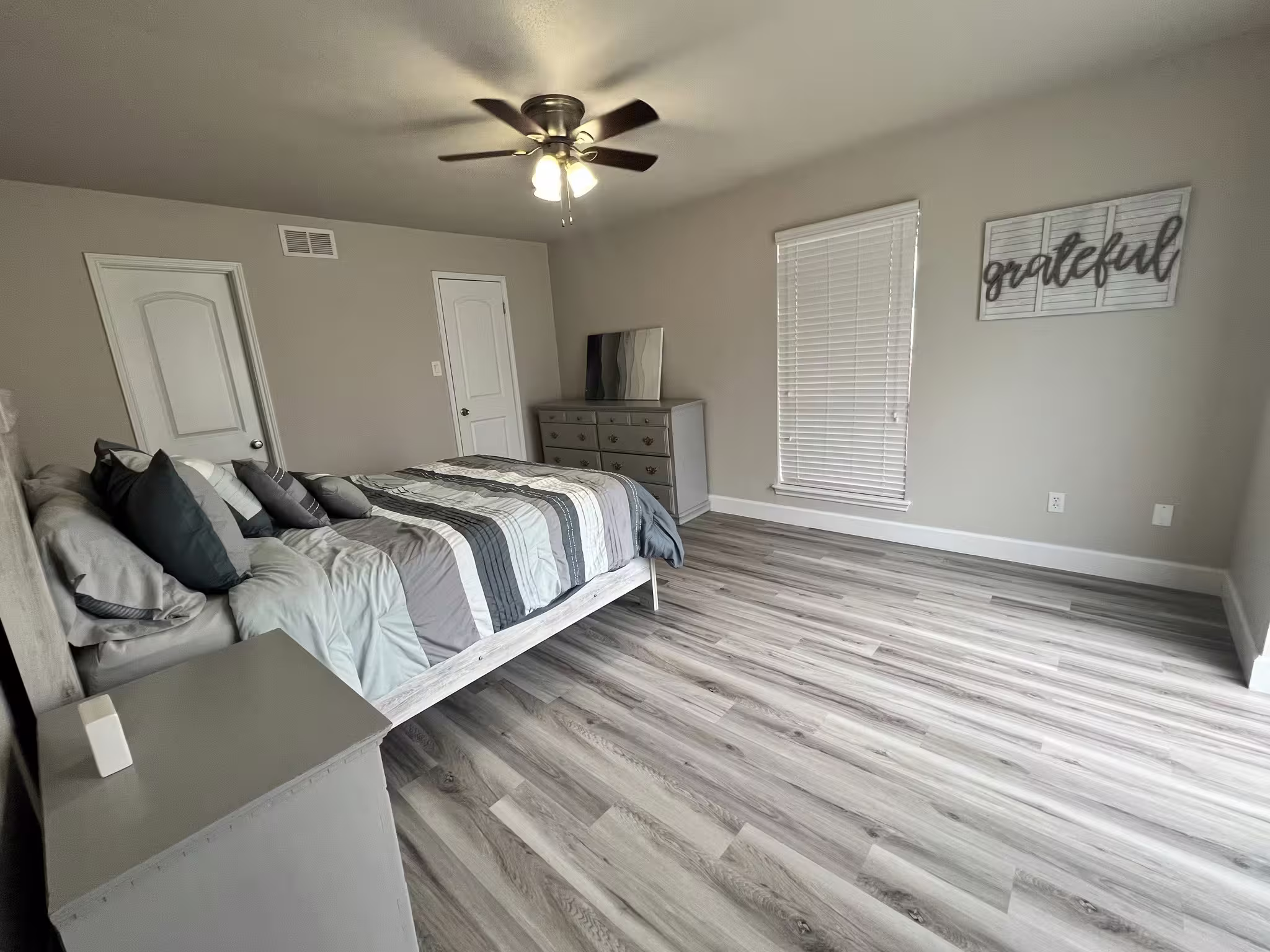 Photo 6 of 129 April Point Drive N, Conroe, TX