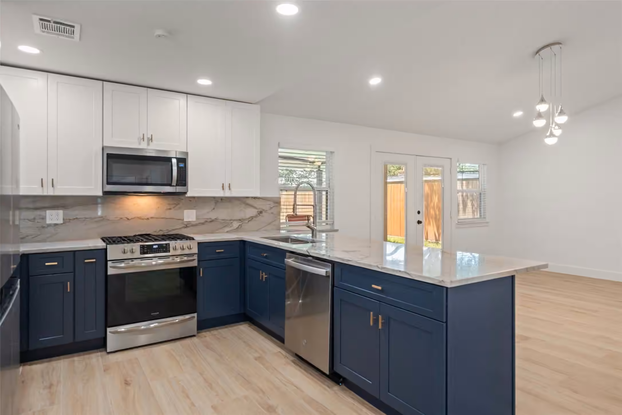 Photo 4 of 9323 Portal Drive, Houston, TX