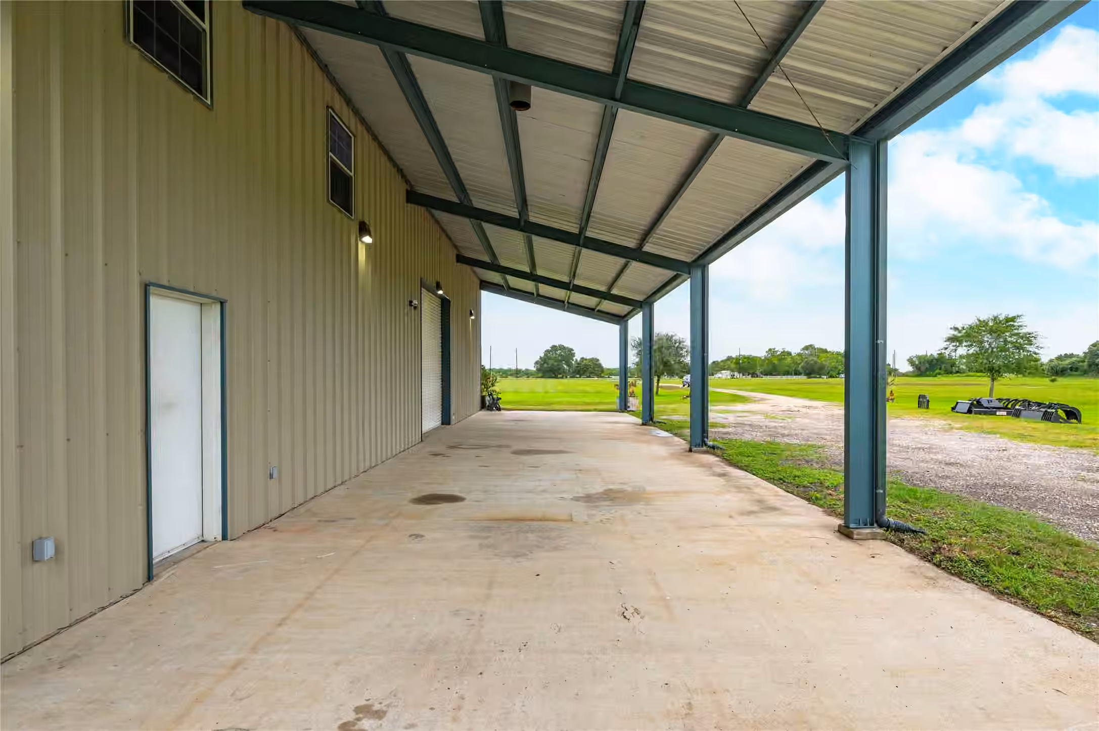 Photo 5 of 10110 County Road 67, Manvel, TX