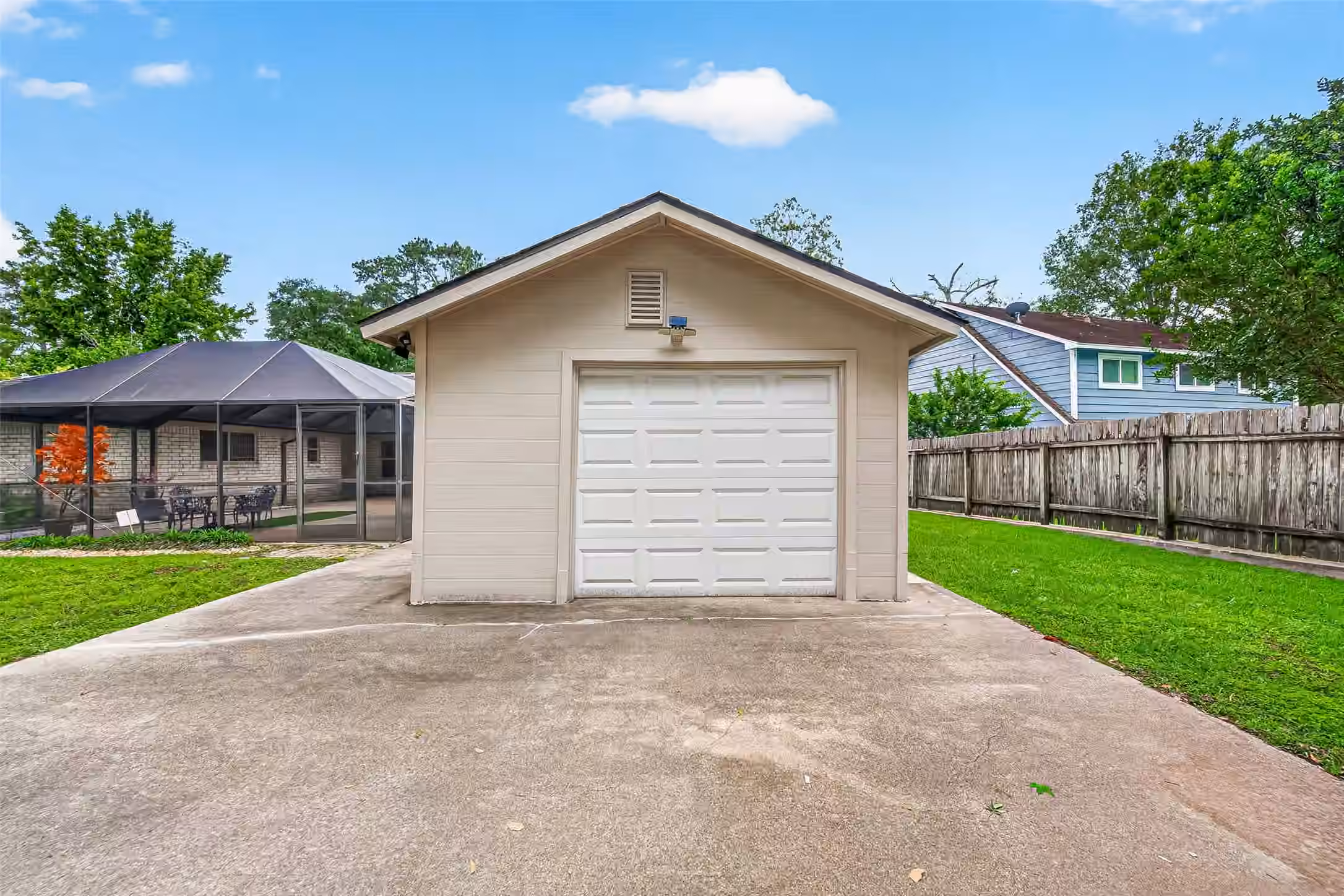 Photo 2 of 737 Holly Springs Drive, Conroe, TX