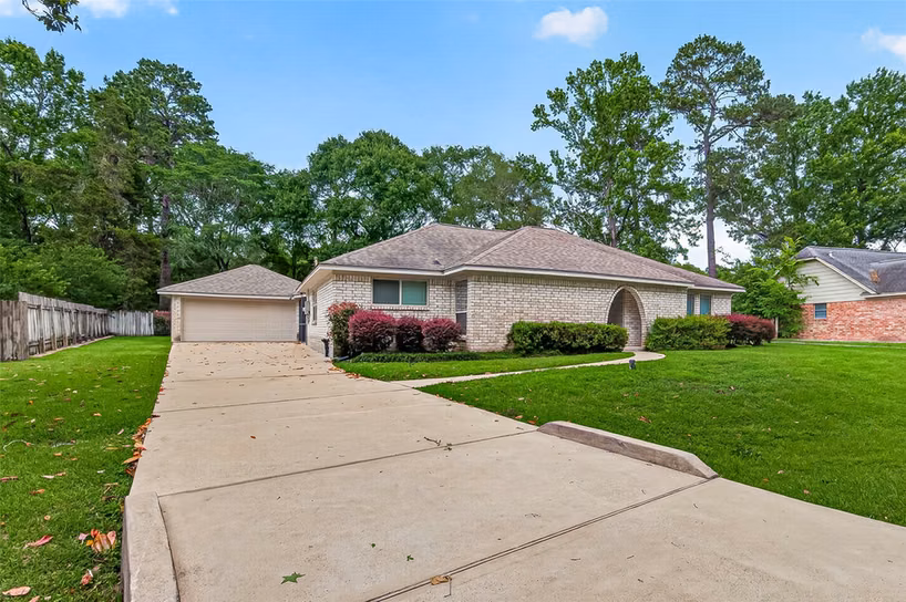 Photo 4 of 737 Holly Springs Drive, Conroe, TX