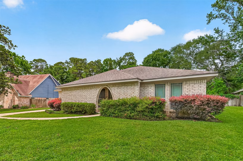 Photo 5 of 737 Holly Springs Drive, Conroe, TX