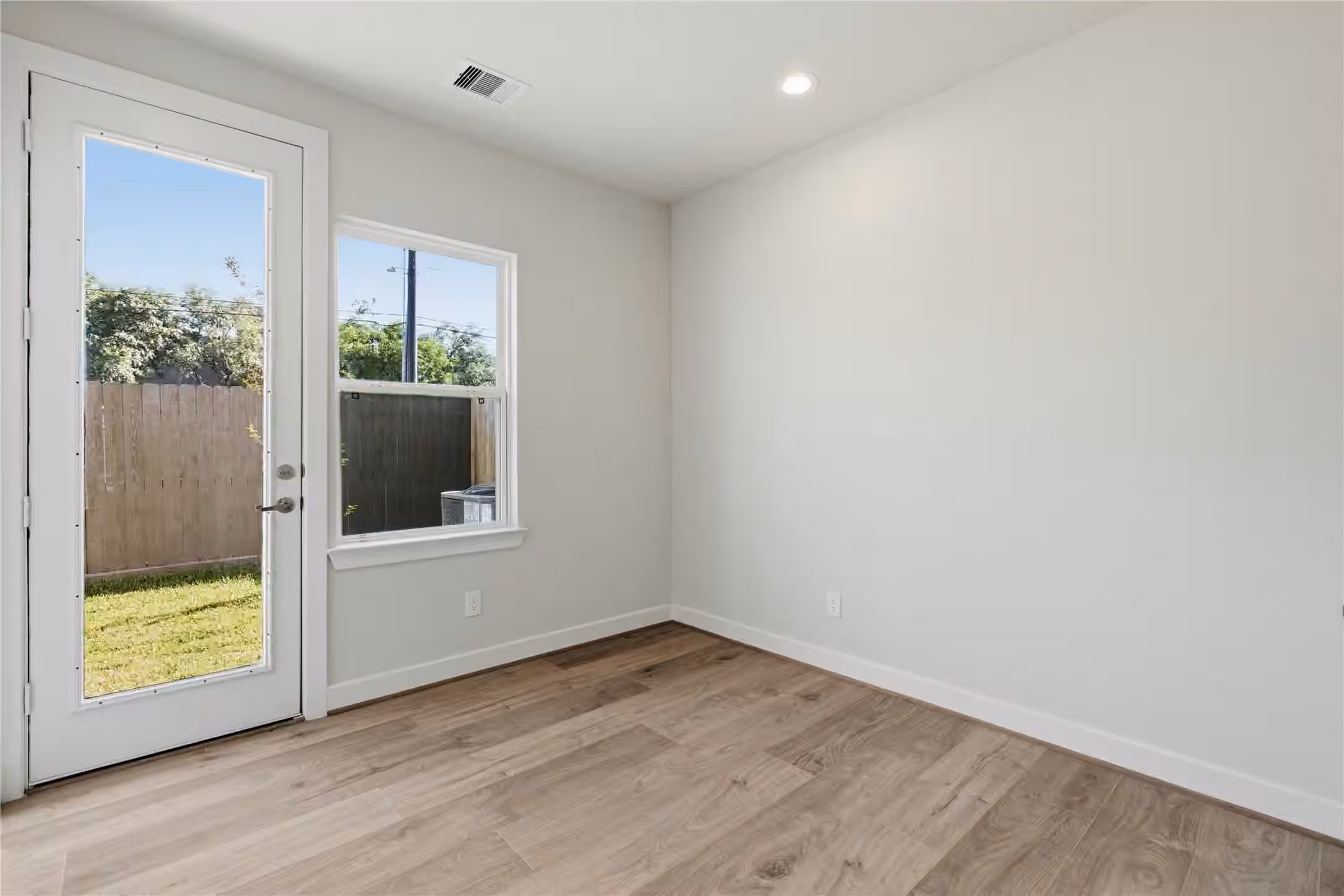 Photo 5 of 3907 Willowbend Point Drive, Houston, TX