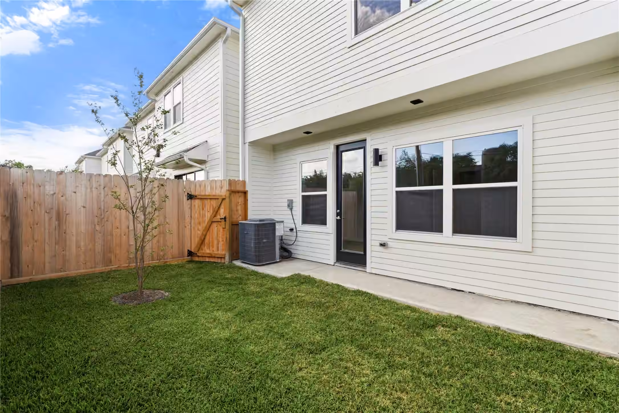 Photo 7 of 3907 Willowbend Point Drive, Houston, TX