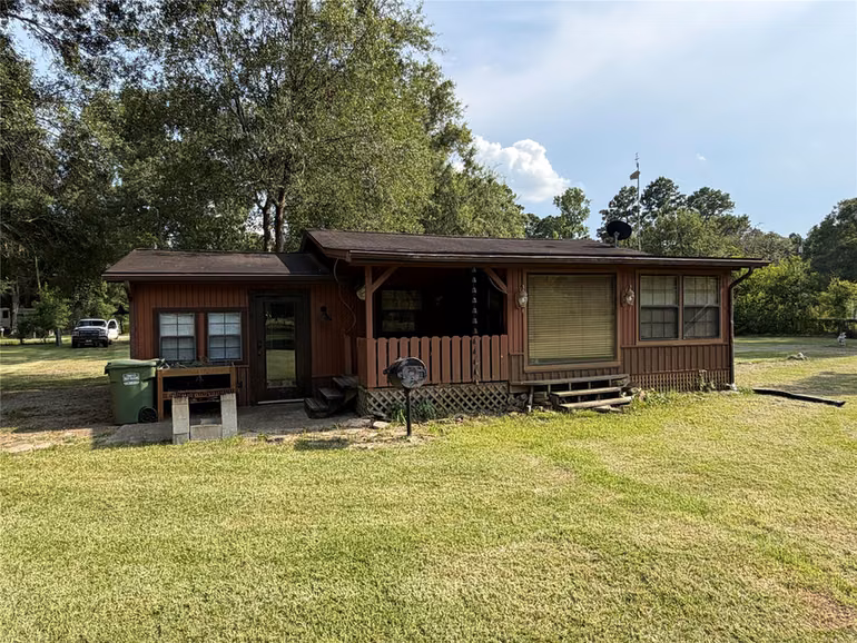 Photo of 322 County Road 2321, Dayton, TX