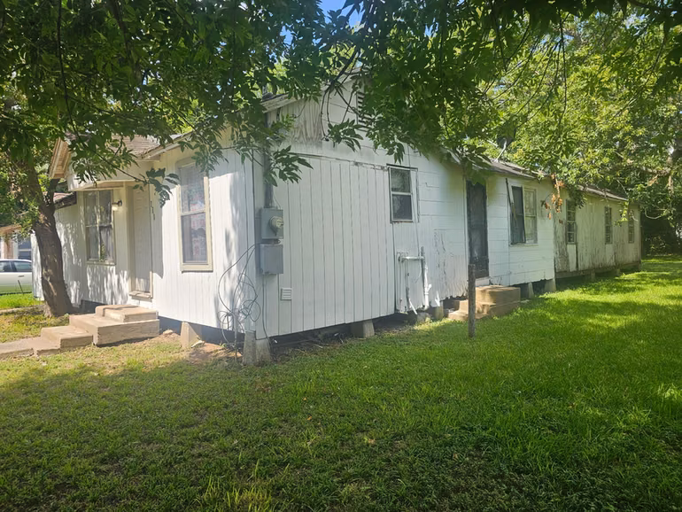 Photo 2 of 805 Texas Street, Wharton, TX