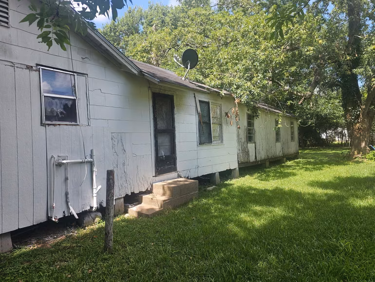 Photo 3 of 805 Texas Street, Wharton, TX