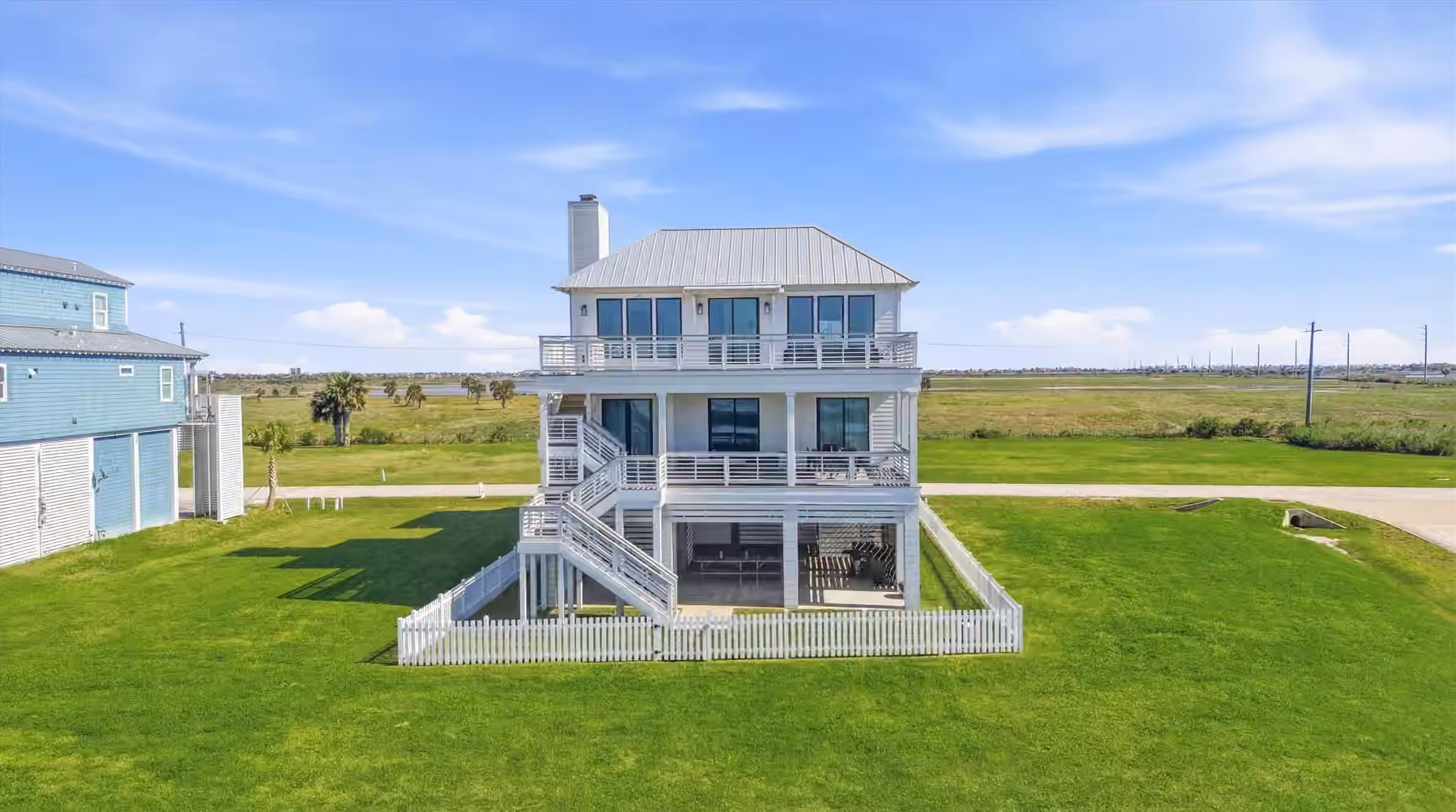 Photo 3 of 10818 Sweetwater Cove Boulevard, Galveston, TX