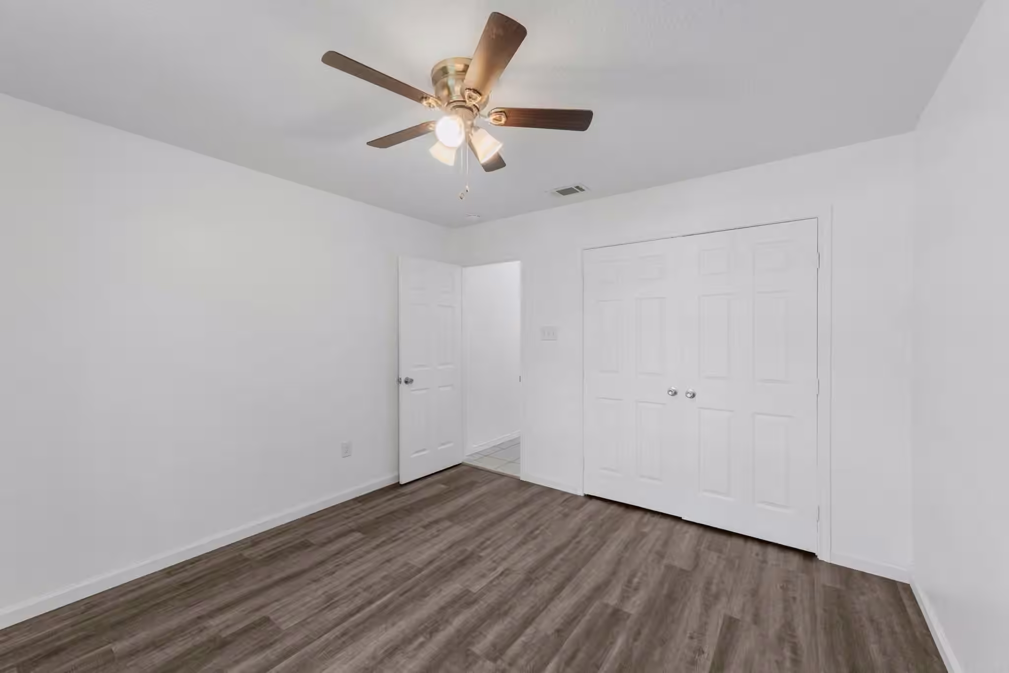 Photo 5 of 1002 Shell Avenue, Cleveland, TX