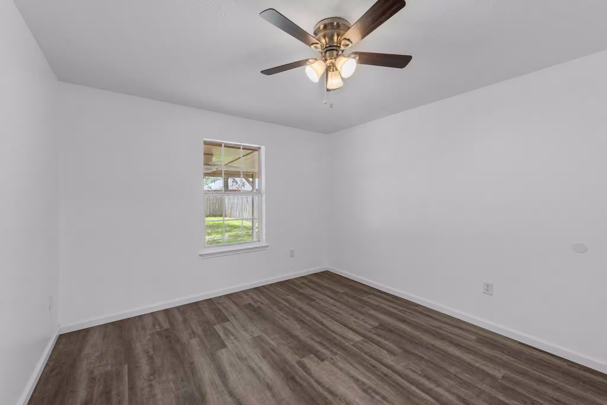 Photo 7 of 1002 Shell Avenue, Cleveland, TX