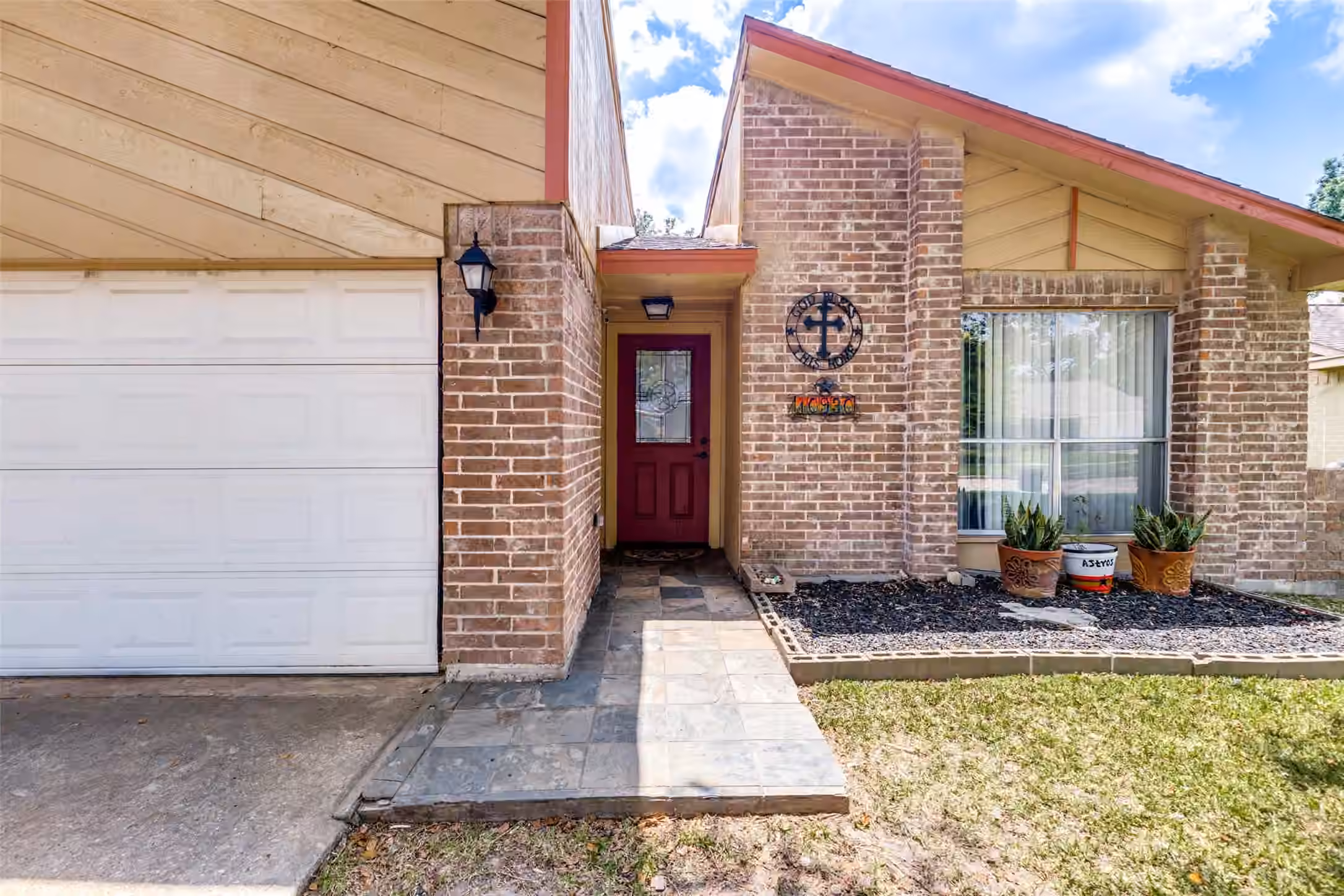 Photo 3 of 10930 Maple Rock Drive, Humble, TX