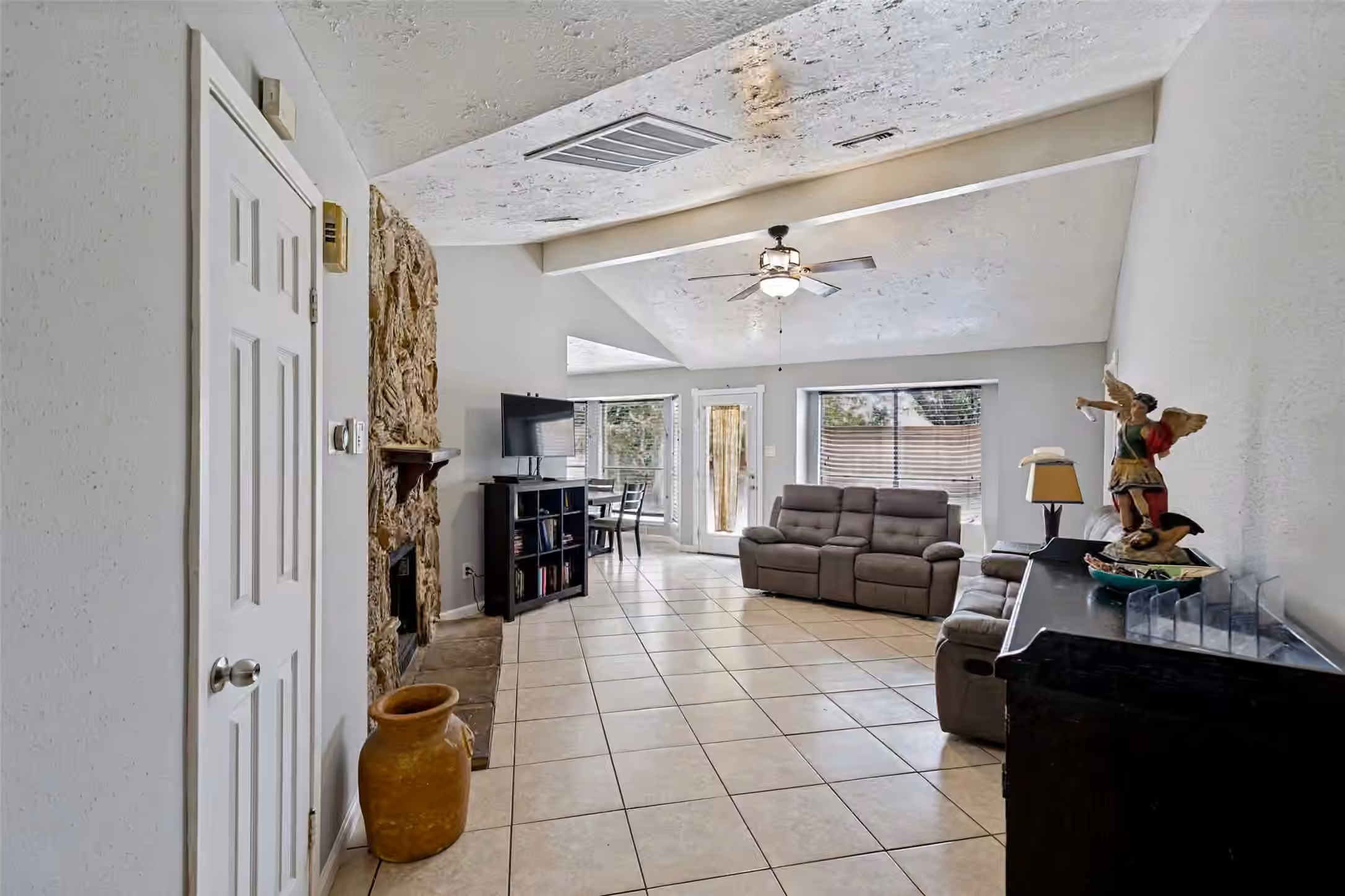 Photo 4 of 10930 Maple Rock Drive, Humble, TX