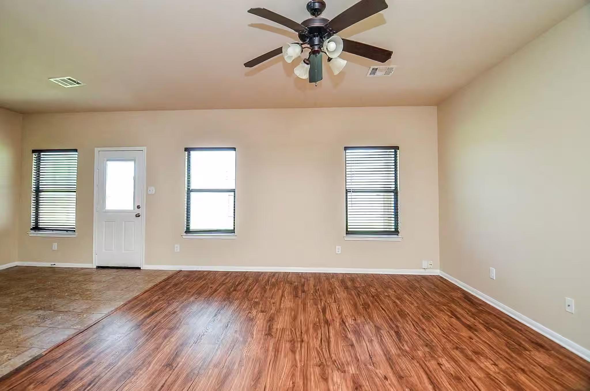 Photo 5 of 5703 Round Robin Drive, Katy, TX
