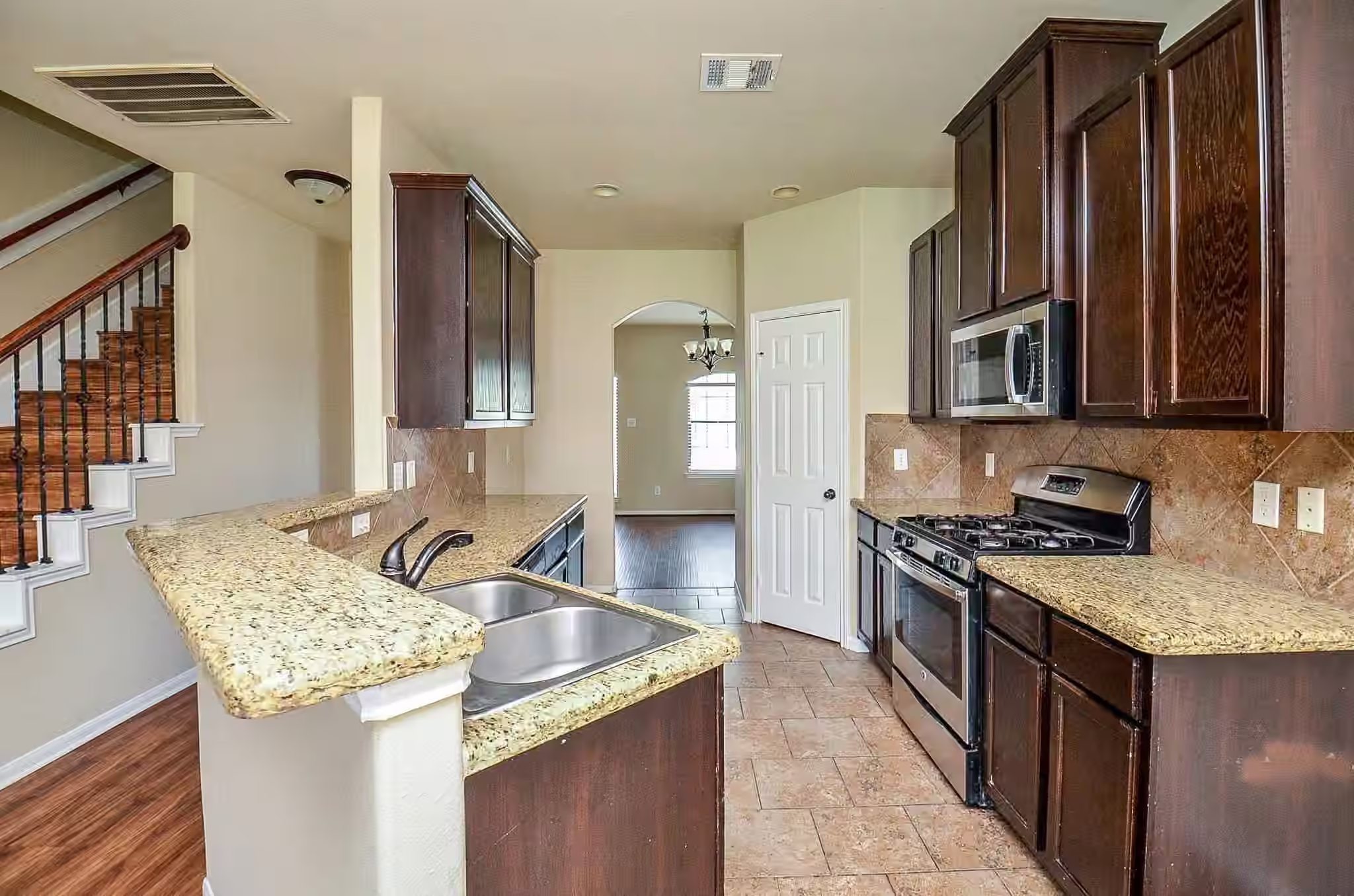 Photo 7 of 5703 Round Robin Drive, Katy, TX