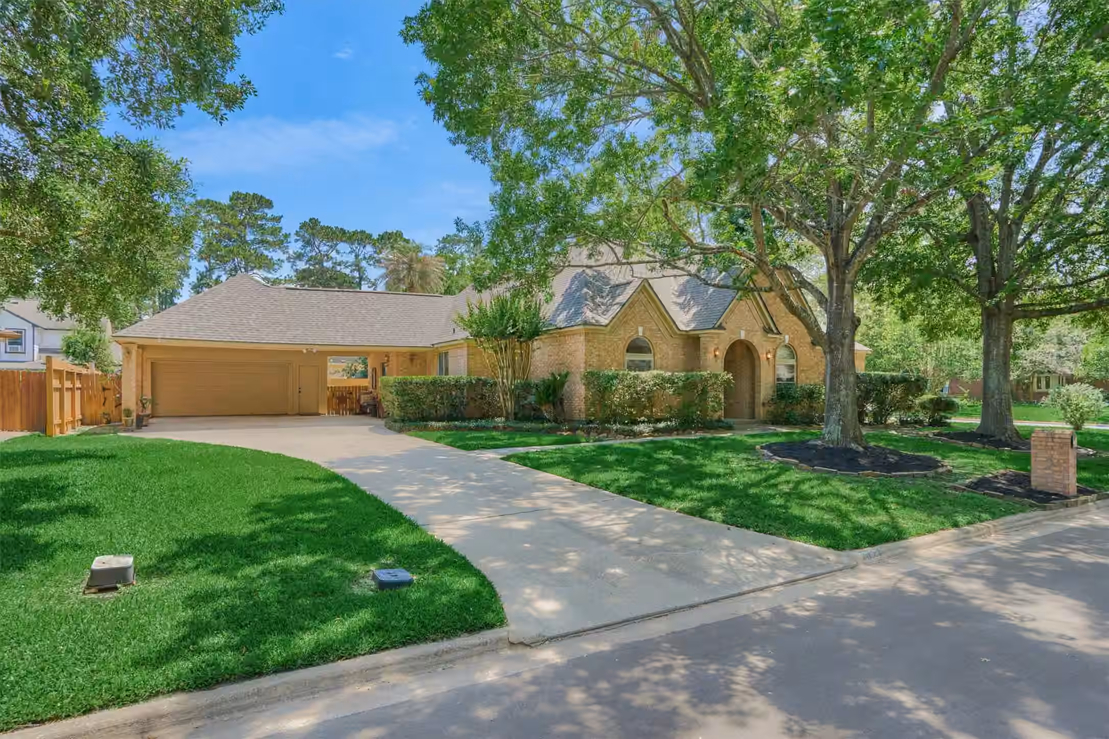 Photo 2 of 423 Pine Edge Drive, Spring, TX