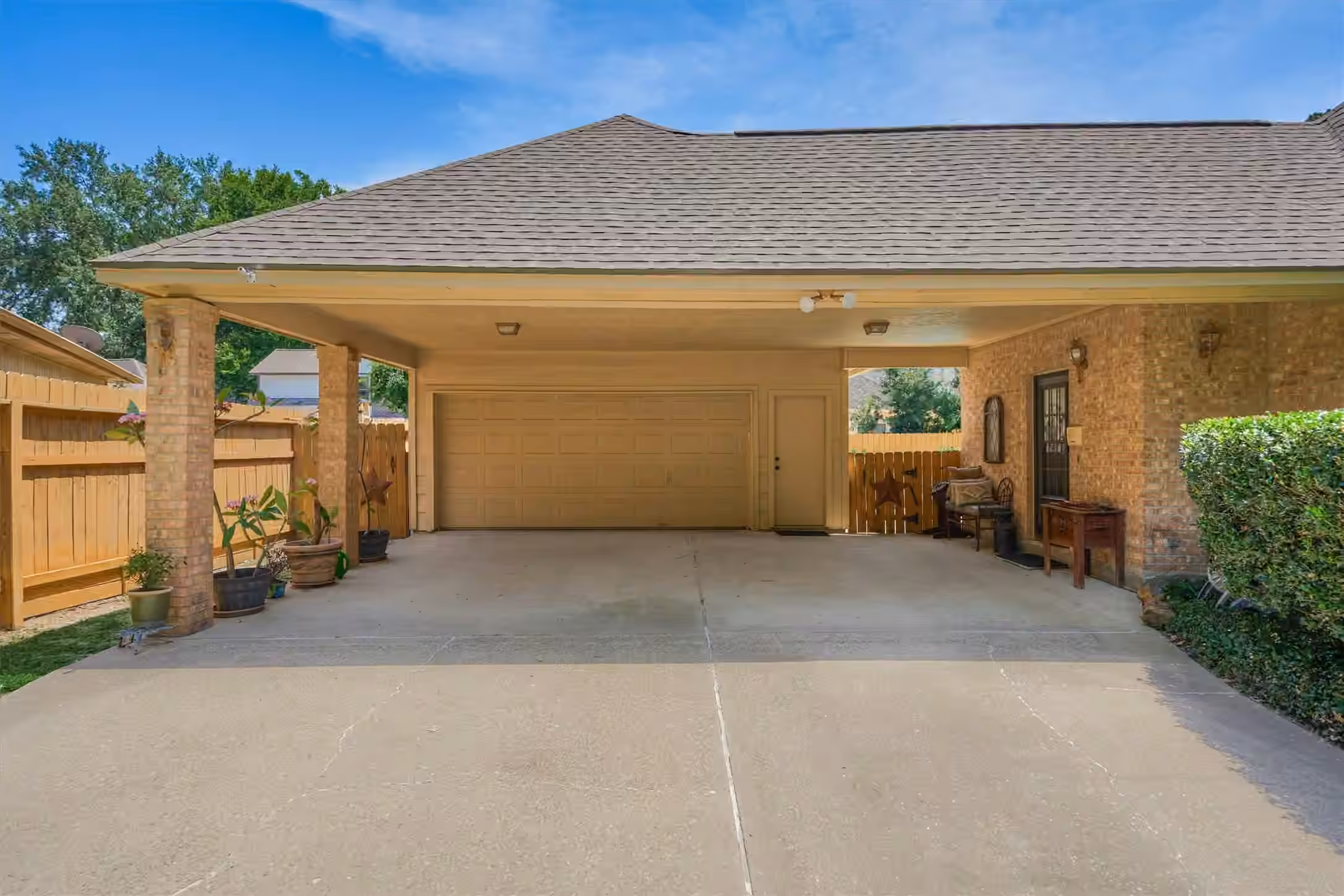 Photo 3 of 423 Pine Edge Drive, Spring, TX