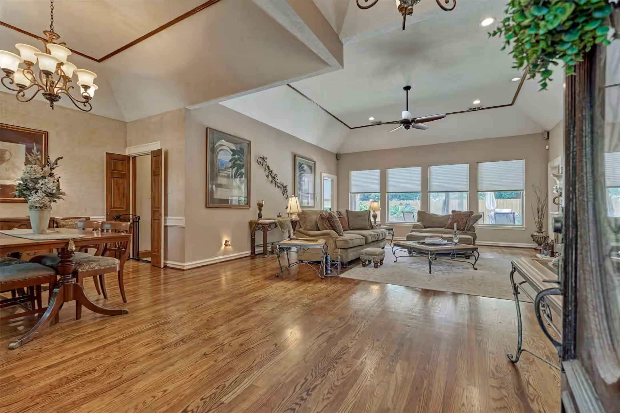 Photo 5 of 423 Pine Edge Drive, Spring, TX