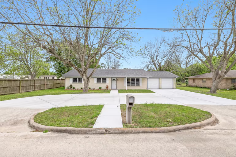 Photo 4 of 202 Massey Tompkins Road, Baytown, TX