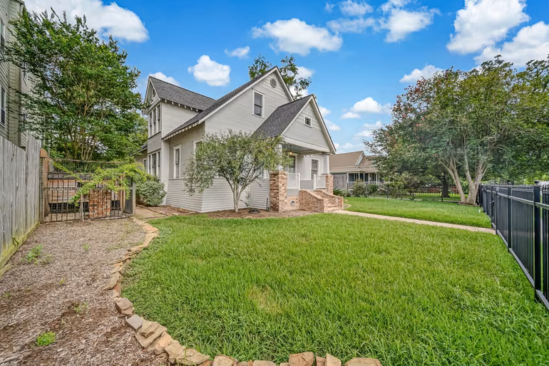 Photo 2 of 2009 Arlington Street, Houston, TX
