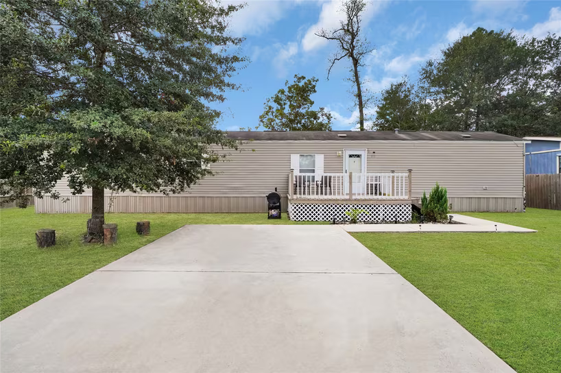 Photo of 211 Crockett Trace Drive, Conroe, TX 77303