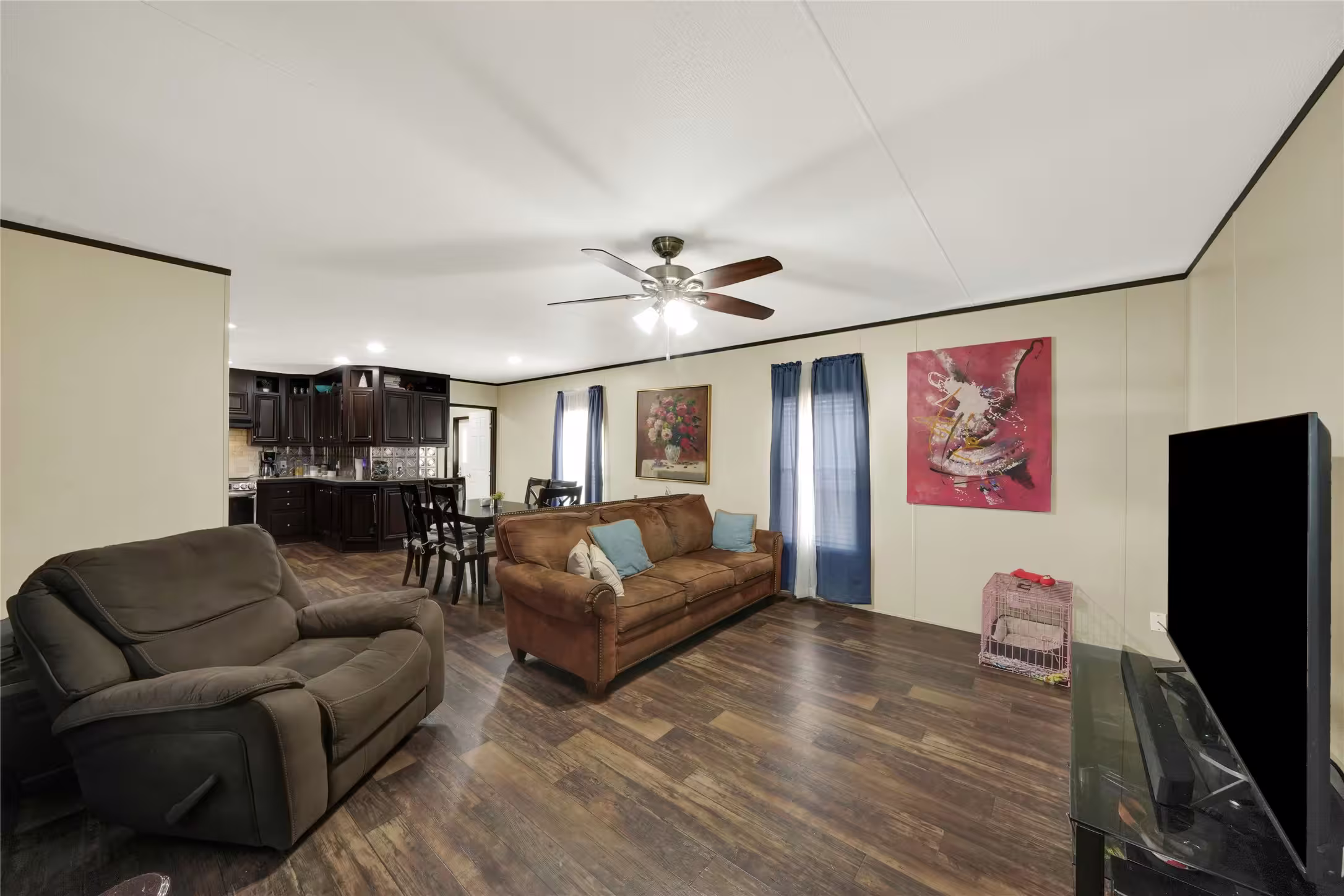 Photo 3 of 211 Crockett Trace Drive, Conroe, TX