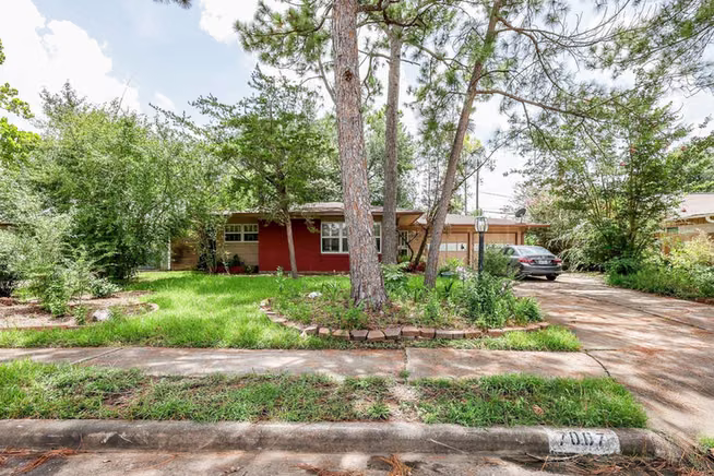 Photo 2 of 7007 Edgemoor Drive, Houston, TX