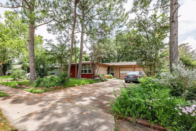 Photo 4 of 7007 Edgemoor Drive, Houston, TX